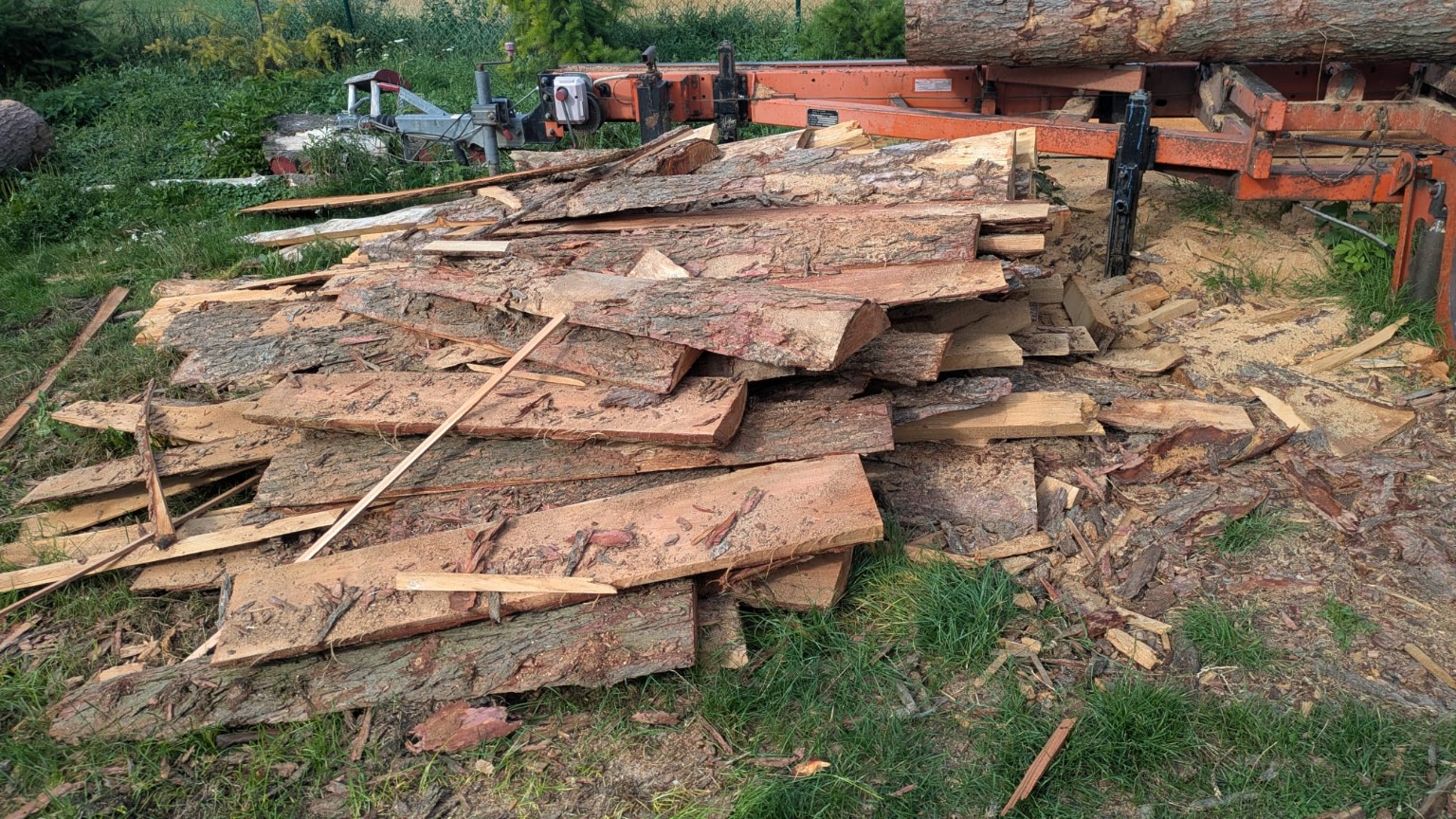 Holzreste am Sägewerk